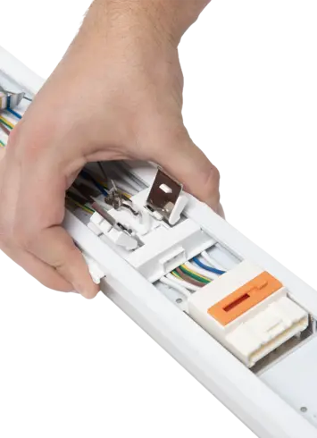 Seitliche Federrastklammern