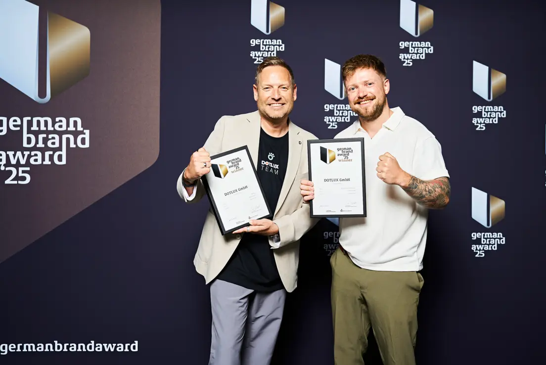 Marketing-Projektmanager Andreas Strunz und Marketingleiter Sören Rohde freuen sich über unsere Awards