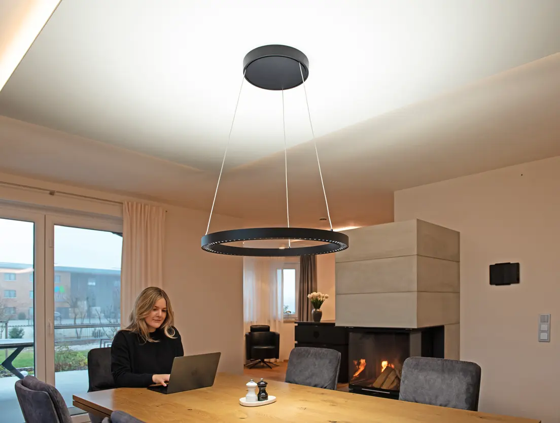 AURA in einem Wohn- und Arbeitszimmer