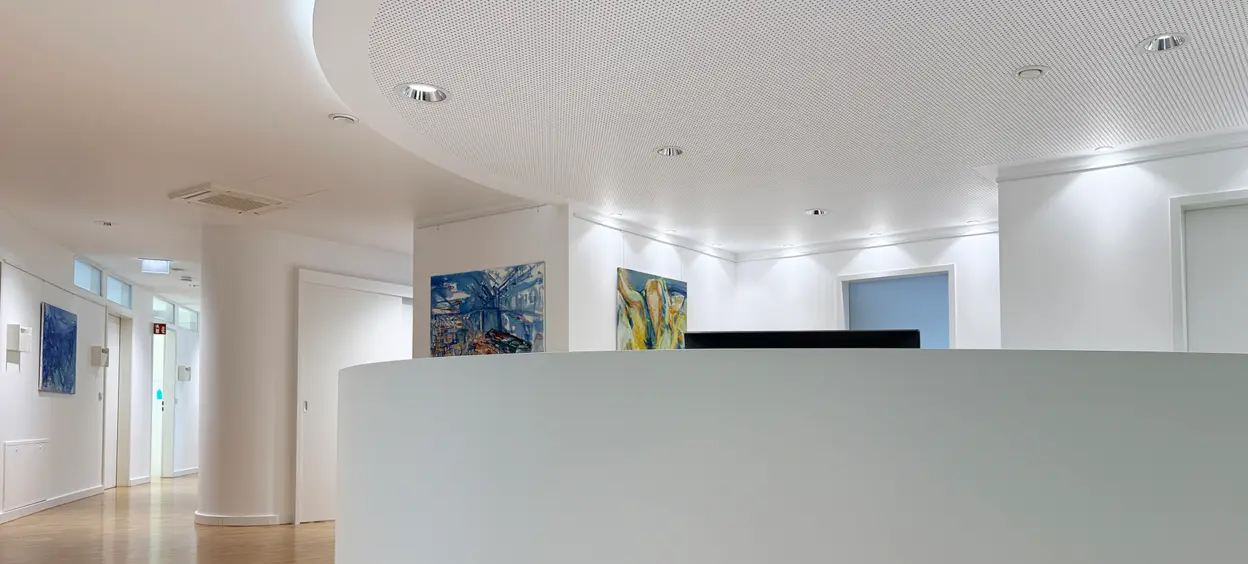 Reception at the MKG dental practice at Humboldtbogen